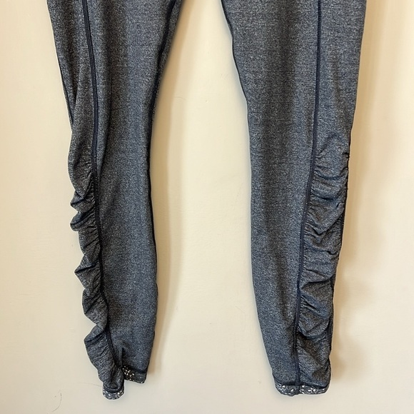 Lululemon Run: Turn Around Reversible Tight size 8 in  Heathered Grey - Picture 9 of 12